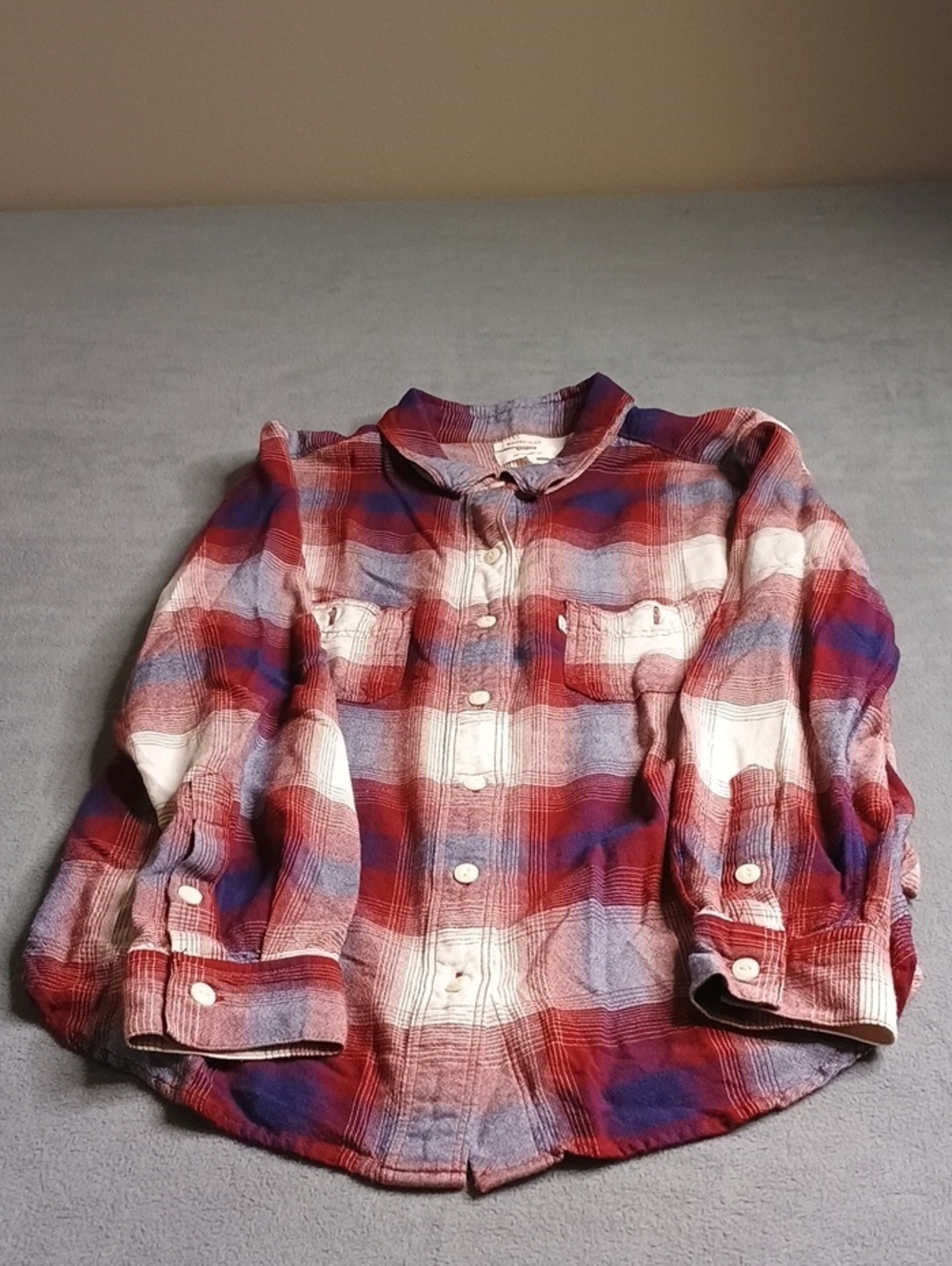 Levi's Boyfriend Fit Size M Red Plaid Button-Up Shirt